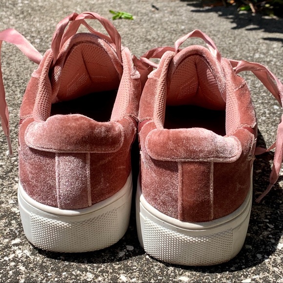 Madden Girl Velvet Star Sneakers Size 7 - Picture 9 of 16